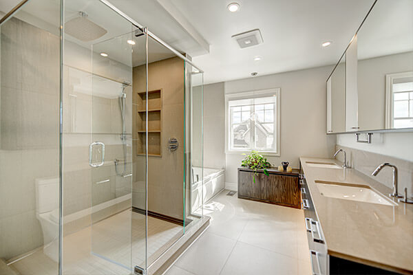 Rénovation Terrebonne : Salle de bain, vanité, douche, bain.